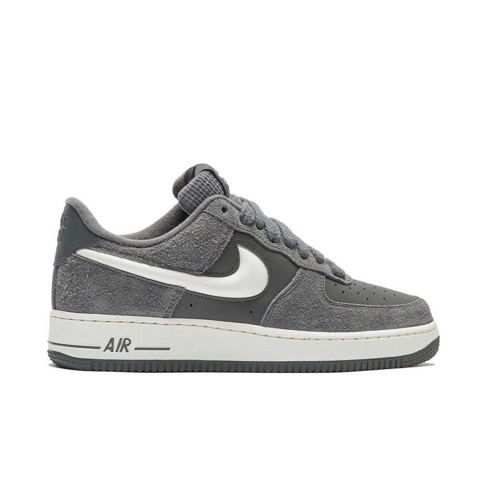 Nike Air Force 1 '07 LV8