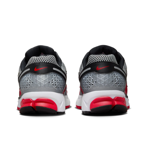 NIKE VOMERO 5 METALLIC SILVER RED